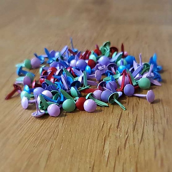 100 Attaches Parisiennes Rondes Assortiment N&deg;01- 5 mm