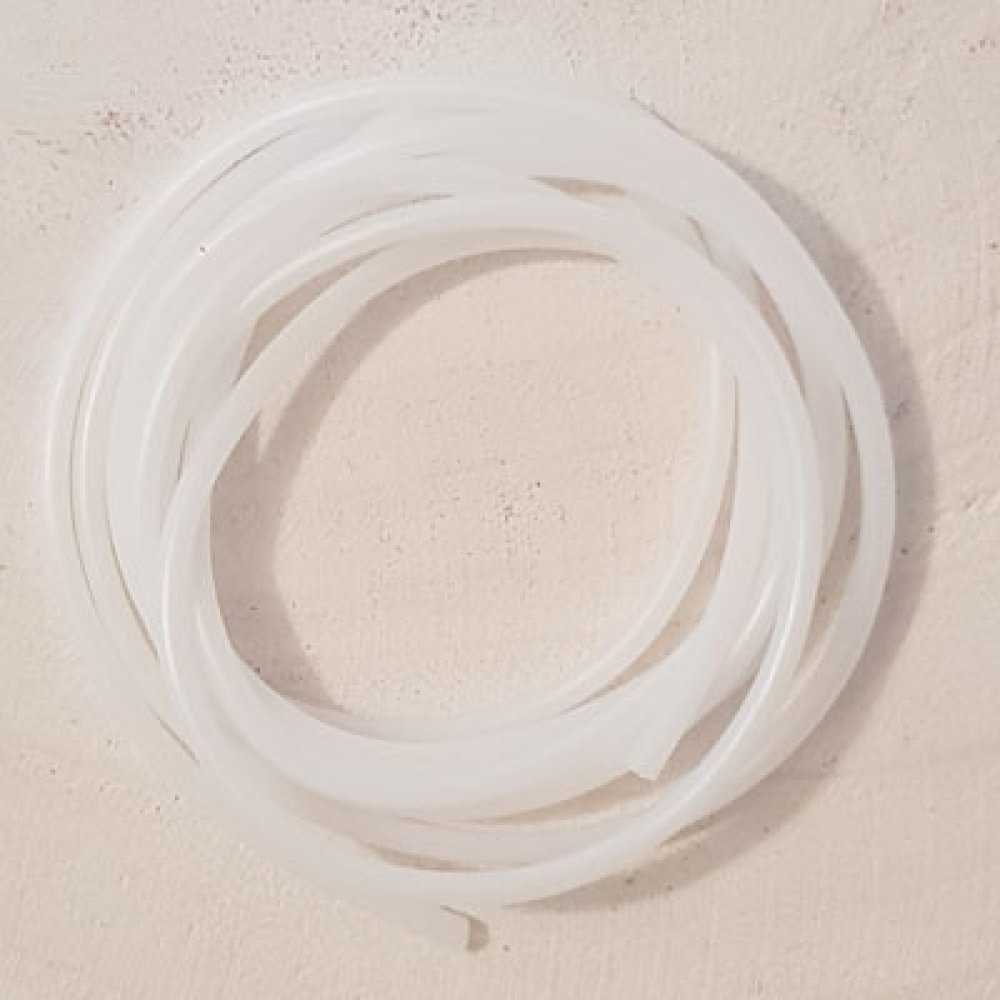 1 meter 2 mm hvid, hul pvc-snor med en diameter på 2 mm.