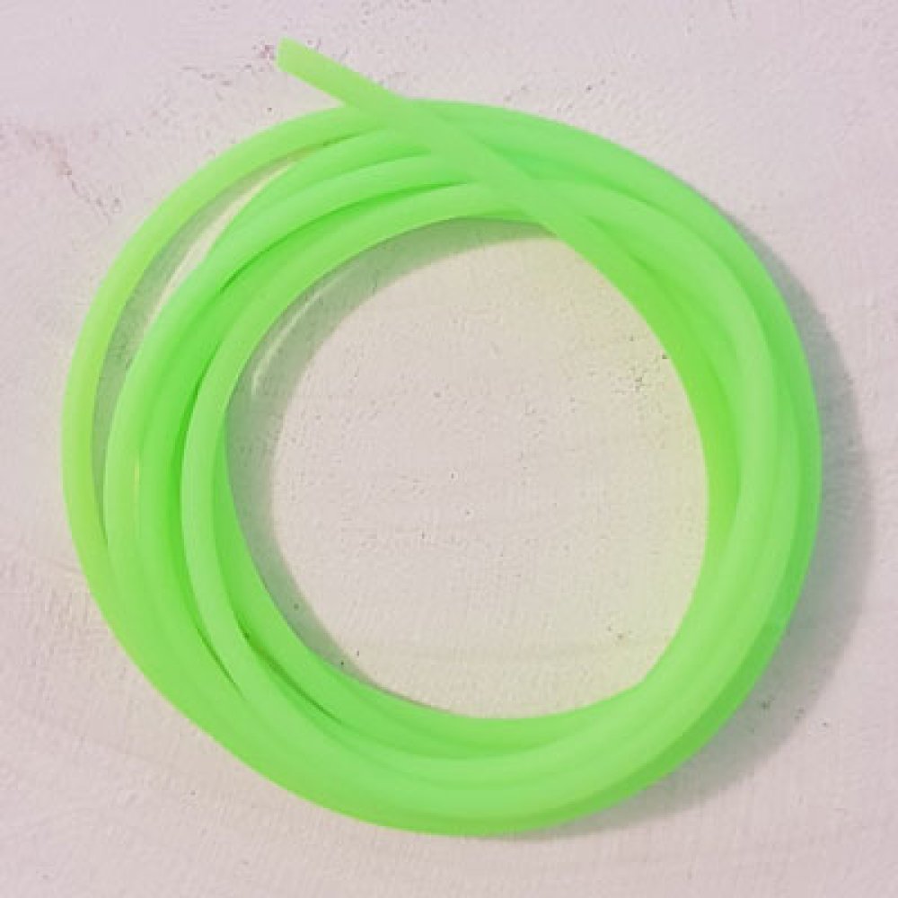 1 meter 2 mm hul pvc-snor i fluorescerende grøn farve.