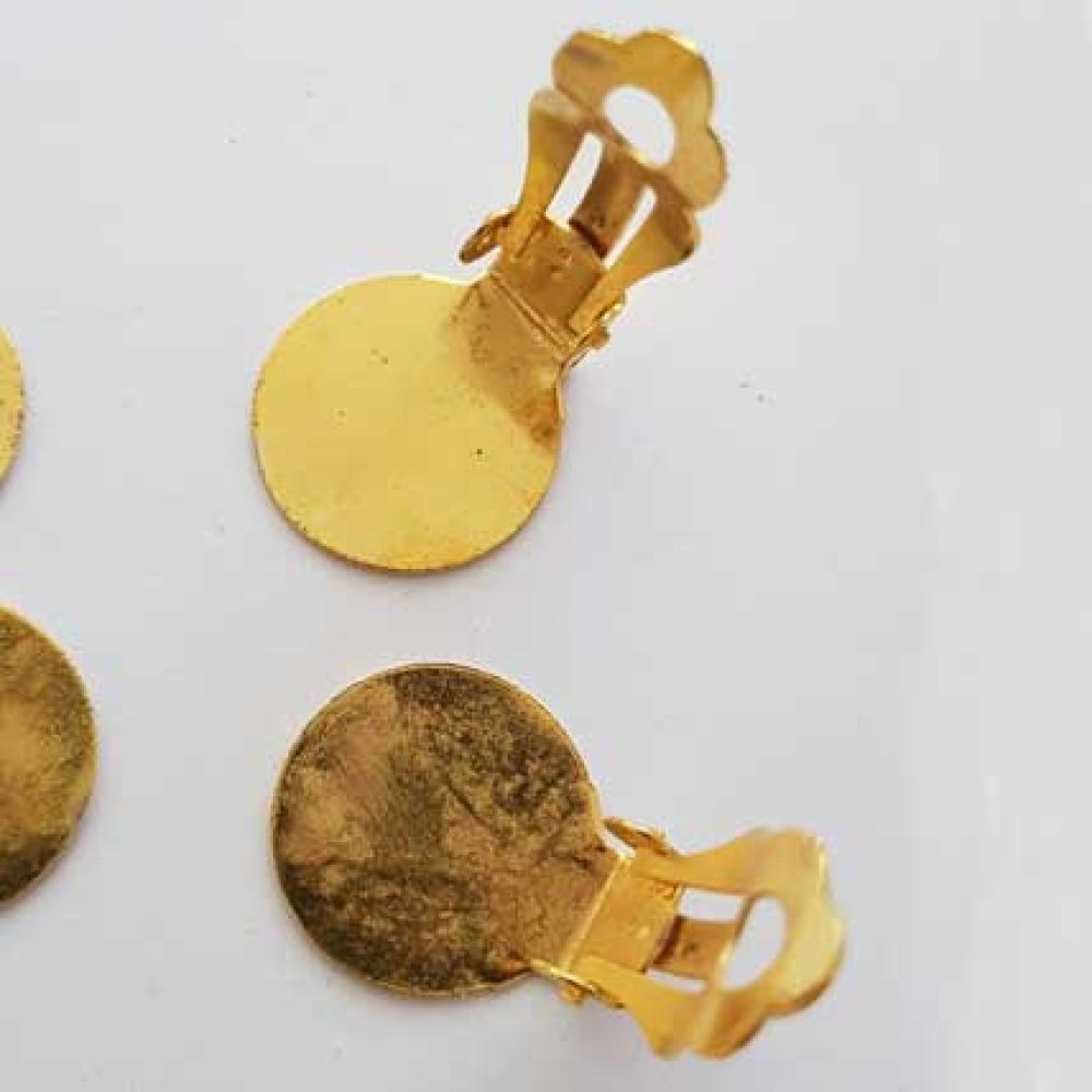 20 ørestikker med clips plateau 15 mm guld