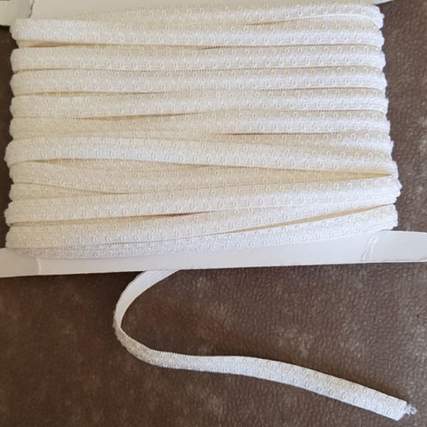 I meterm&aring;l Fancy hvid elastik 10 mm.