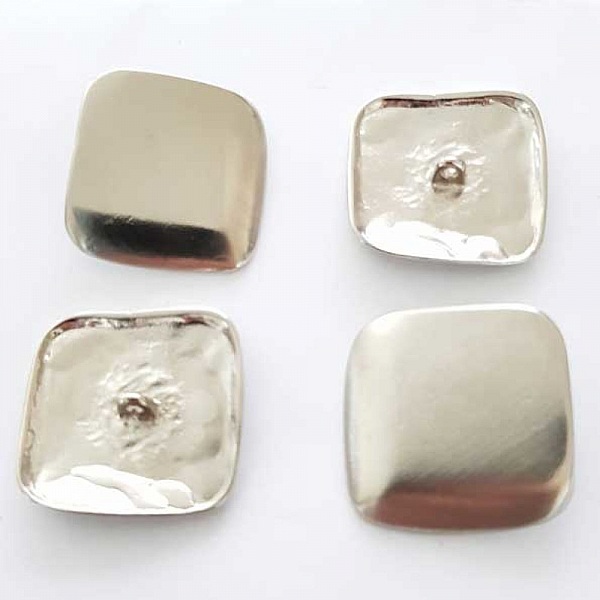 Bouton Argent N&deg;08 de 22 mm Carr&eacute;.