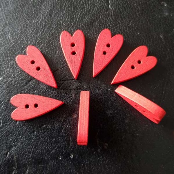 Tr&aelig; hjerteknap r&oslash;d N&deg;02-06