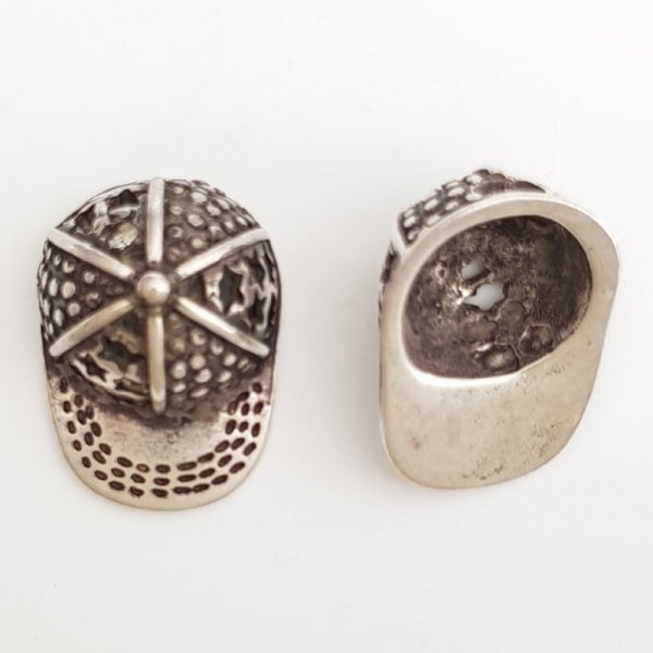 Hat Charm N&deg;07 i zamak