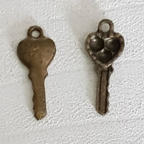Key Charm N&deg;24 Bronze
