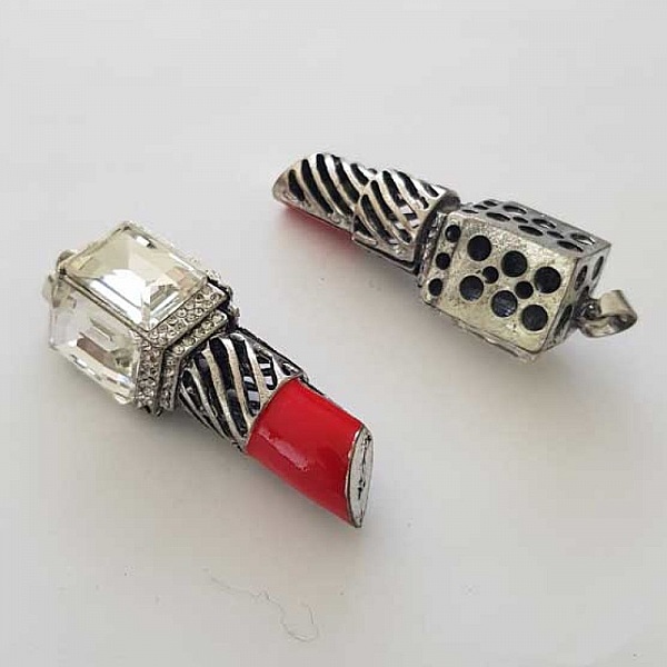 Breloque Divers N&deg;077 Pendentif Rouge &agrave; L&egrave;vre