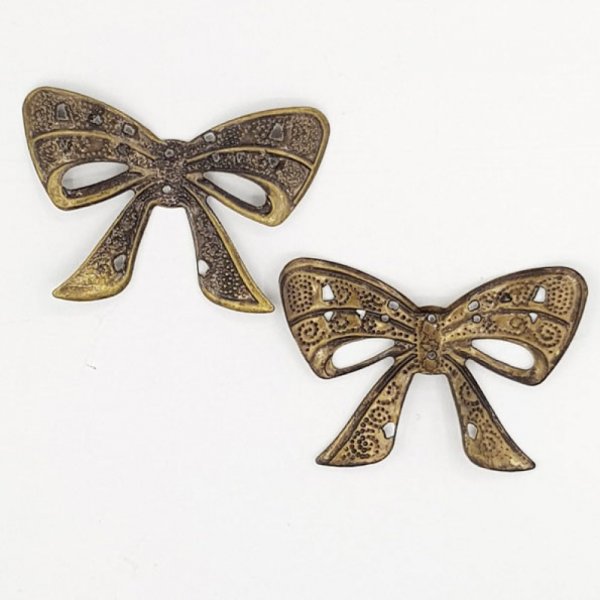 Knot charm N&deg;06 vedh&aelig;ng, filigran knudeforbindelse i fint bronze metal 39 x 26 mm