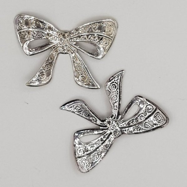 Knot charm N&deg;06 vedh&aelig;ng, filigran knudeforbindelse i fint s&oslash;lv metal 39 x 26 mm