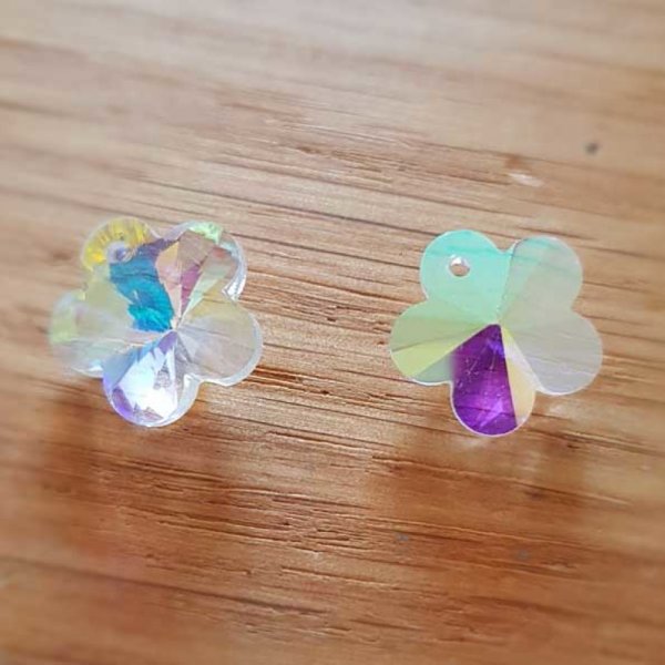 Blomster vedh&aelig;ng i facetteret glas N&deg;04-01