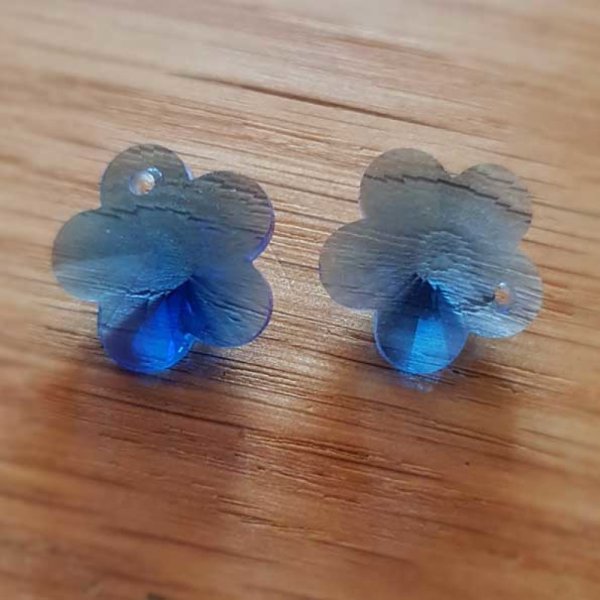 Blomster vedh&aelig;ng lavet af facetteret glas N&deg;04-03