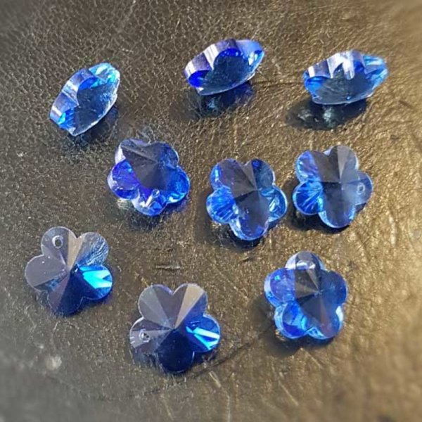 Blomster vedh&aelig;ng lavet af facetteret glas N&deg;04-03