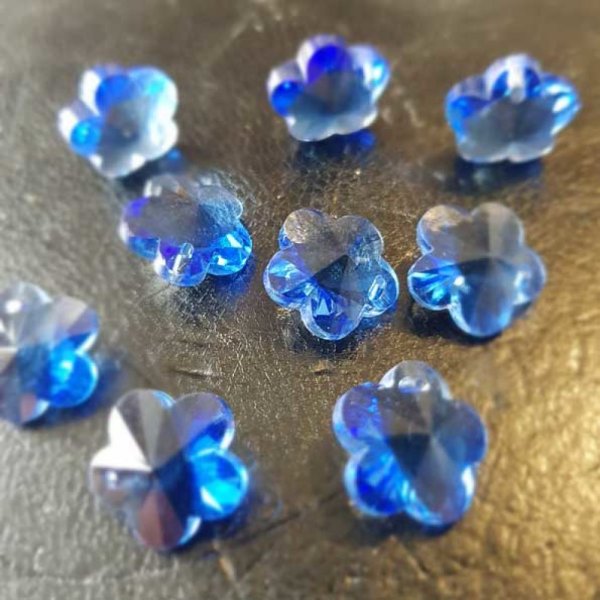 Blomster vedh&aelig;ng lavet af facetteret glas N&deg;04-03