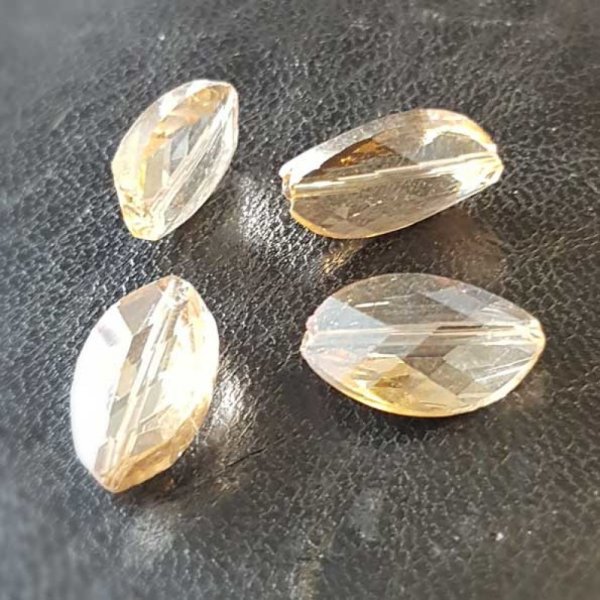 Vedh&aelig;ng i facetteret glas dr&aring;be N&deg;03-01