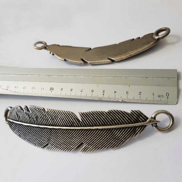 Breloque pendentif Argent en Zamac N&deg;006 Plume Courb&eacute;