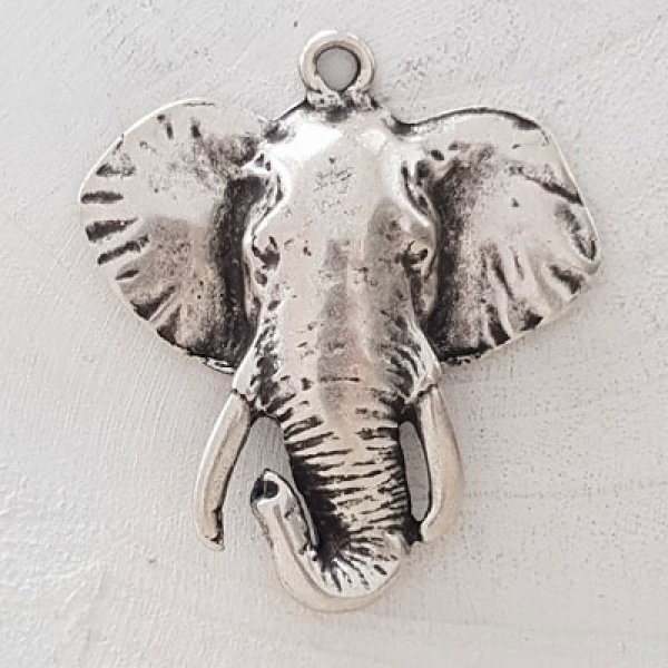 Elefant charme N&deg;08