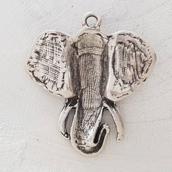 Elefant charme N&deg;08