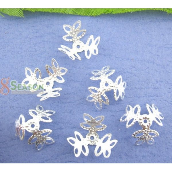 S&oslash;lvblomst med vandm&aelig;rke i legeringssk&aring;l med s&oslash;lvbel&aelig;gning x 300