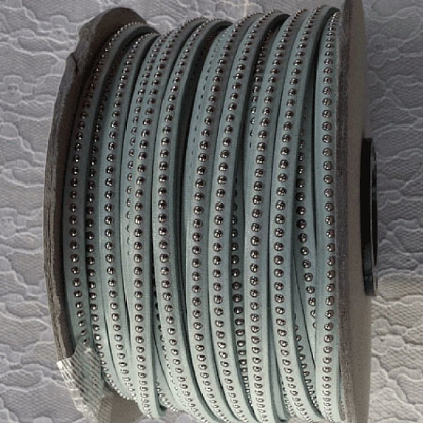 Pastelbl&aring; l&aelig;derkugle 06 mm med nikkelfri kuglek&aelig;de pr. 20 cm