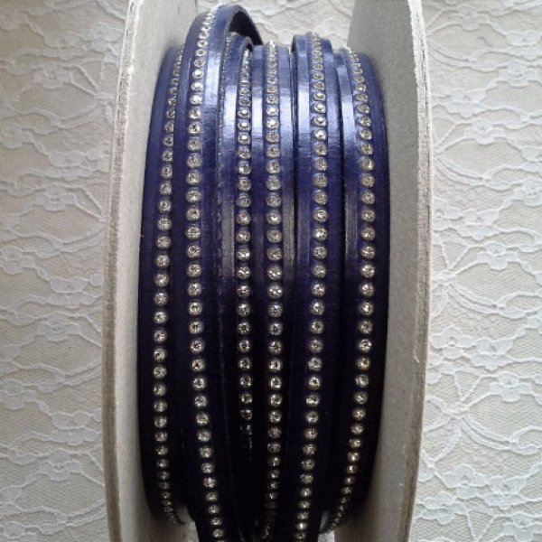 M&oslash;rk kobolt l&aelig;der 10 mm Swarovski Strass pr. 20 cm