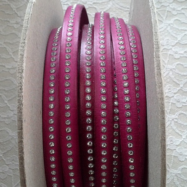 L&aelig;der DD-Fuxia 10 mm Swarovski Strass pr. 20 cm