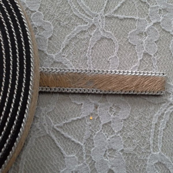 Flad kalveskind Beige 10 mm x 20 cm hud og k&aelig;de