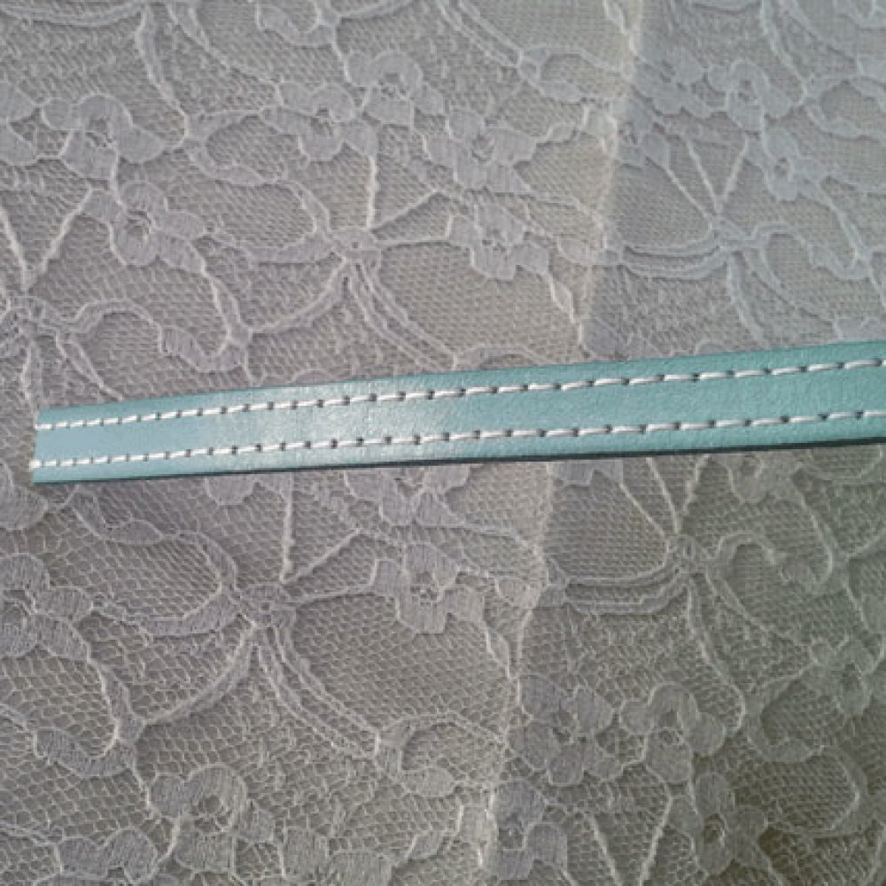 Fladt kalvelæder 10 mm x 20 cm Stitched 2 tråde hvid