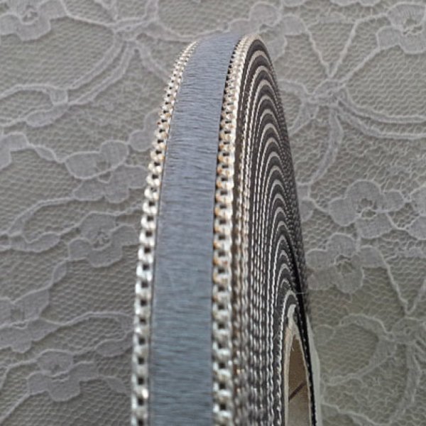 Flad gr&aring; kalveskind 10 mm x 20 cm skind og k&aelig;de