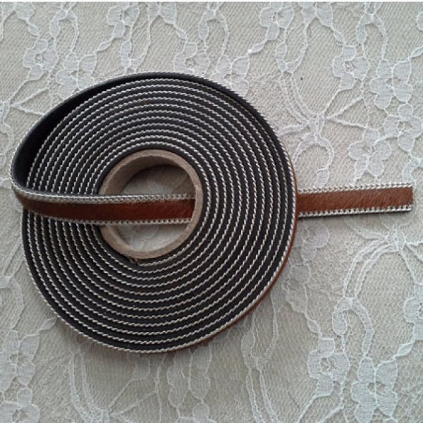 Brun flad kalveskind 10 mm x 20 cm hud og k&aelig;de