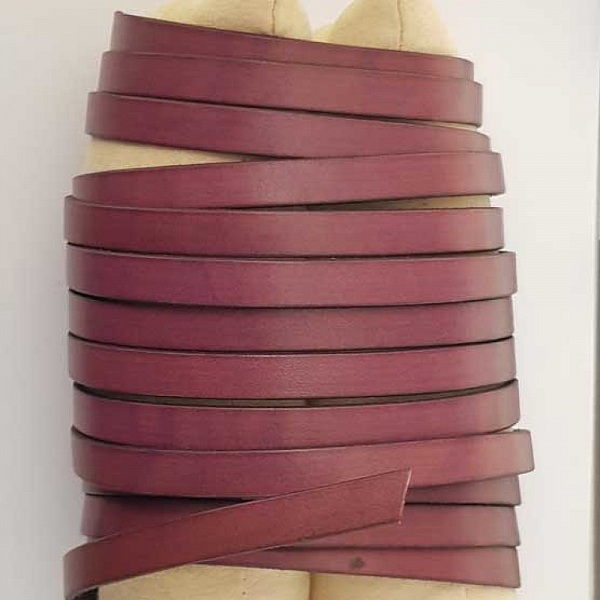 Fladt l&aelig;der Plum 10 mm x 20 cm glat