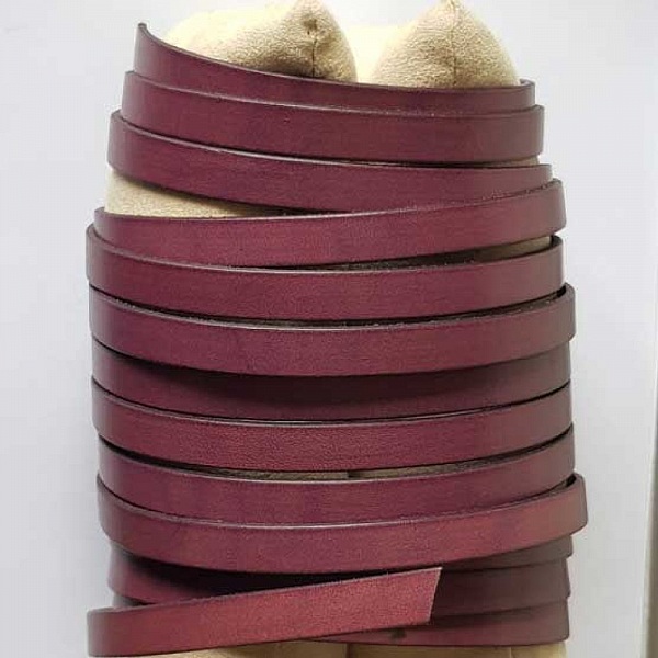 Fladt l&aelig;der Plum 10 mm x 20 cm glat