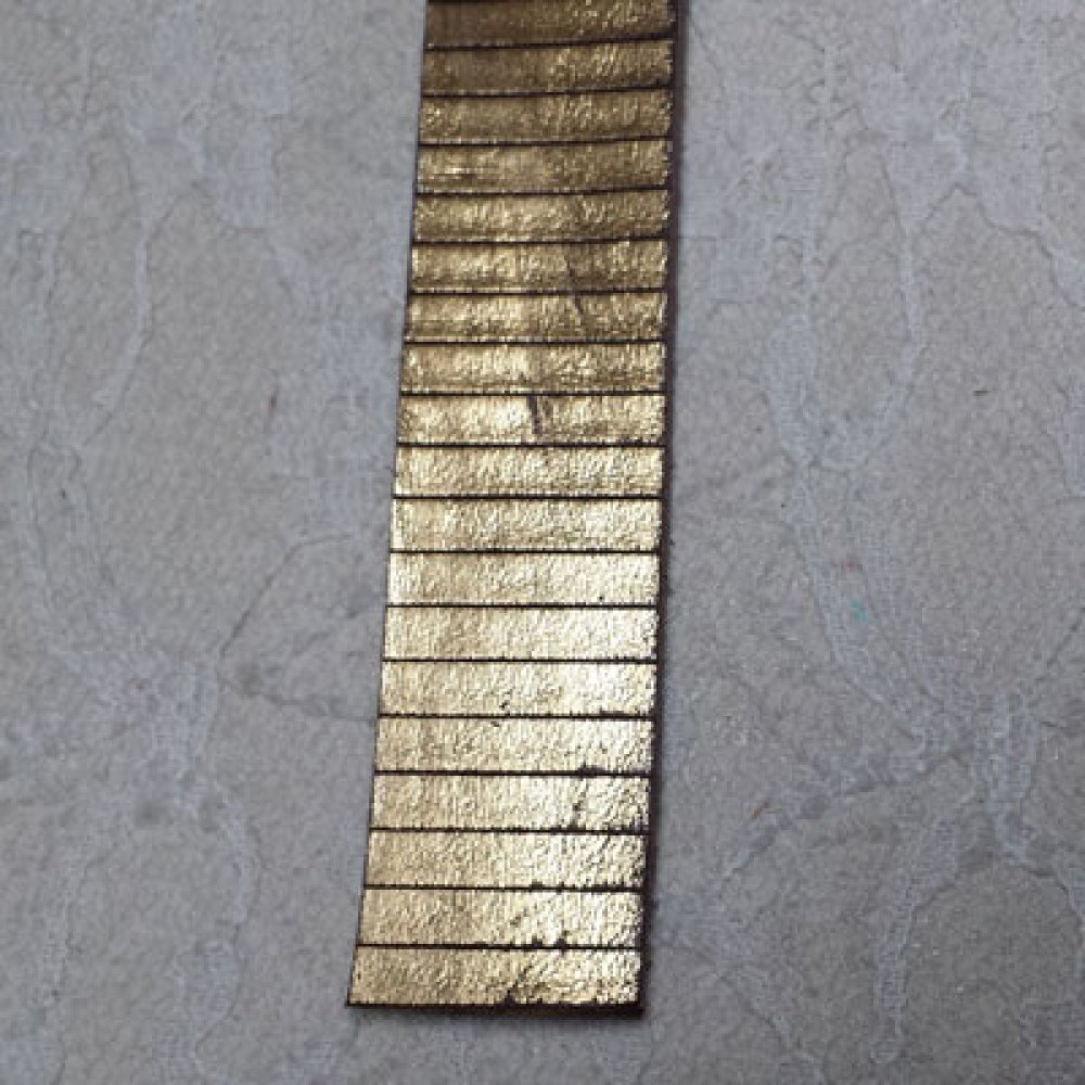 Guld rektangel læder 20 mm x 20 cm