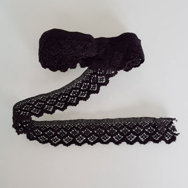 Dentelle 3 cm noir coupe de 2.45 M&egrave;tres N&deg;05