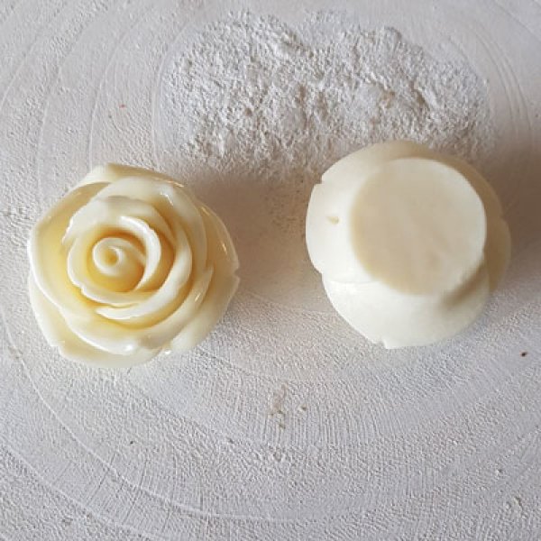 Syntetisk blomst N&deg;02-10 ecru