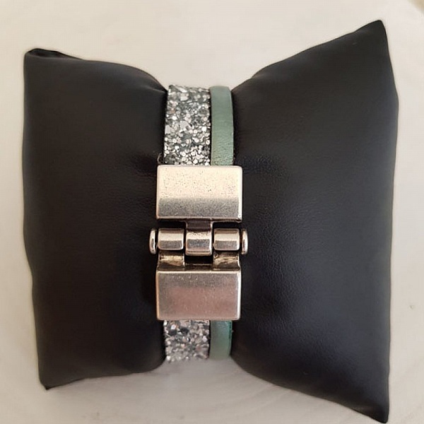 10 mm guldglitterrem med l&aelig;derforing pr. 20 cm