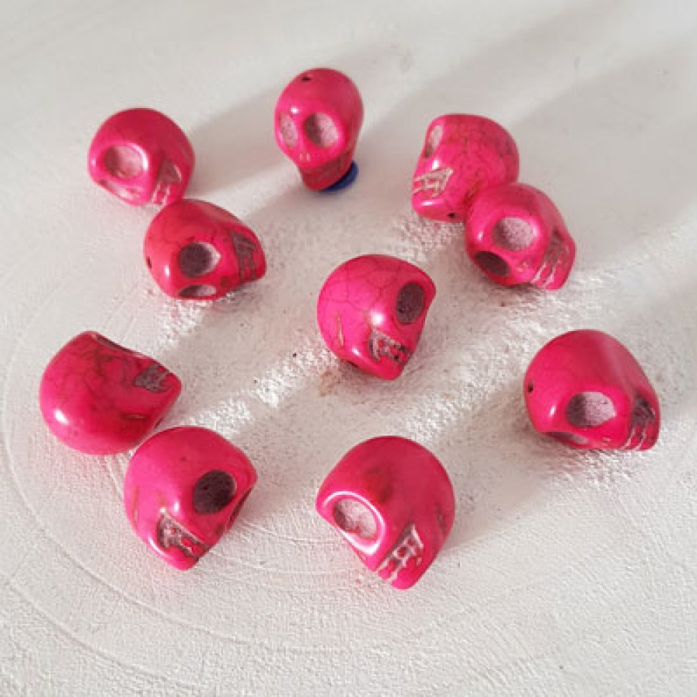 Lot 15 Howlite farvede kranier 18 mm