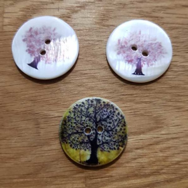 Lot de 3 Boutons 2 trous Nacre 25 mm imprim&eacute; N&deg;06