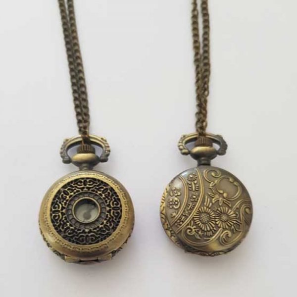 Rundt 01 ur med kasse i antik bronze med k&aelig;de