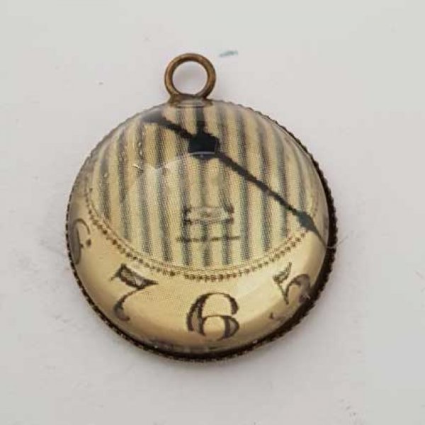 Pendentif Cabochon 20 mm en Verre Fantaisie N&deg;10-02 Horloge
