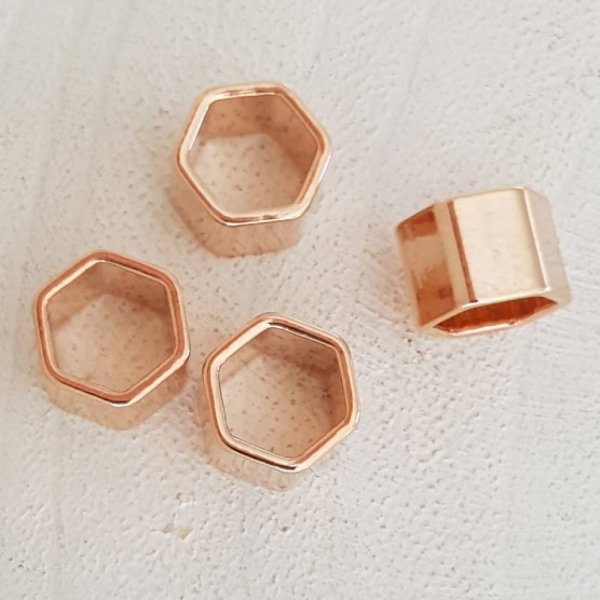 Perle, der passerer gennem r&oslash;r nr. 15