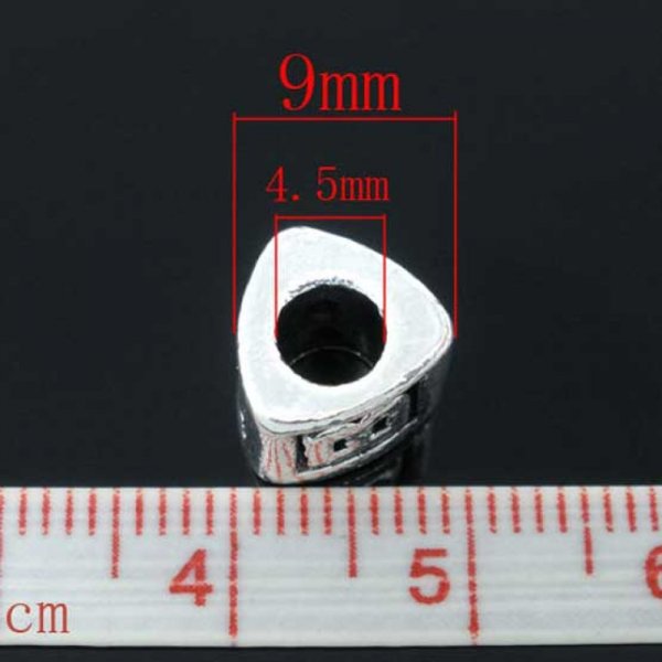 Perle triangle charms alphabet N&deg;02 lettre K m&eacute;tal argent&eacute; 8x9 mm