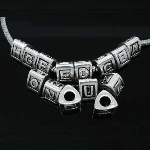 Perle triangle charms alphabet N&deg;02 lettre K m&eacute;tal argent&eacute; 8x9 mm