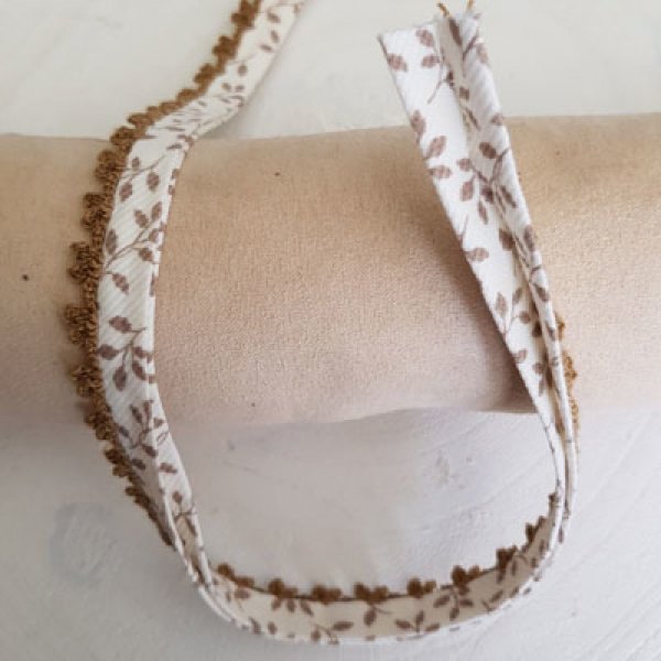 Multi-blomst og blonde skr&aring;b&aring;nd N&deg;05