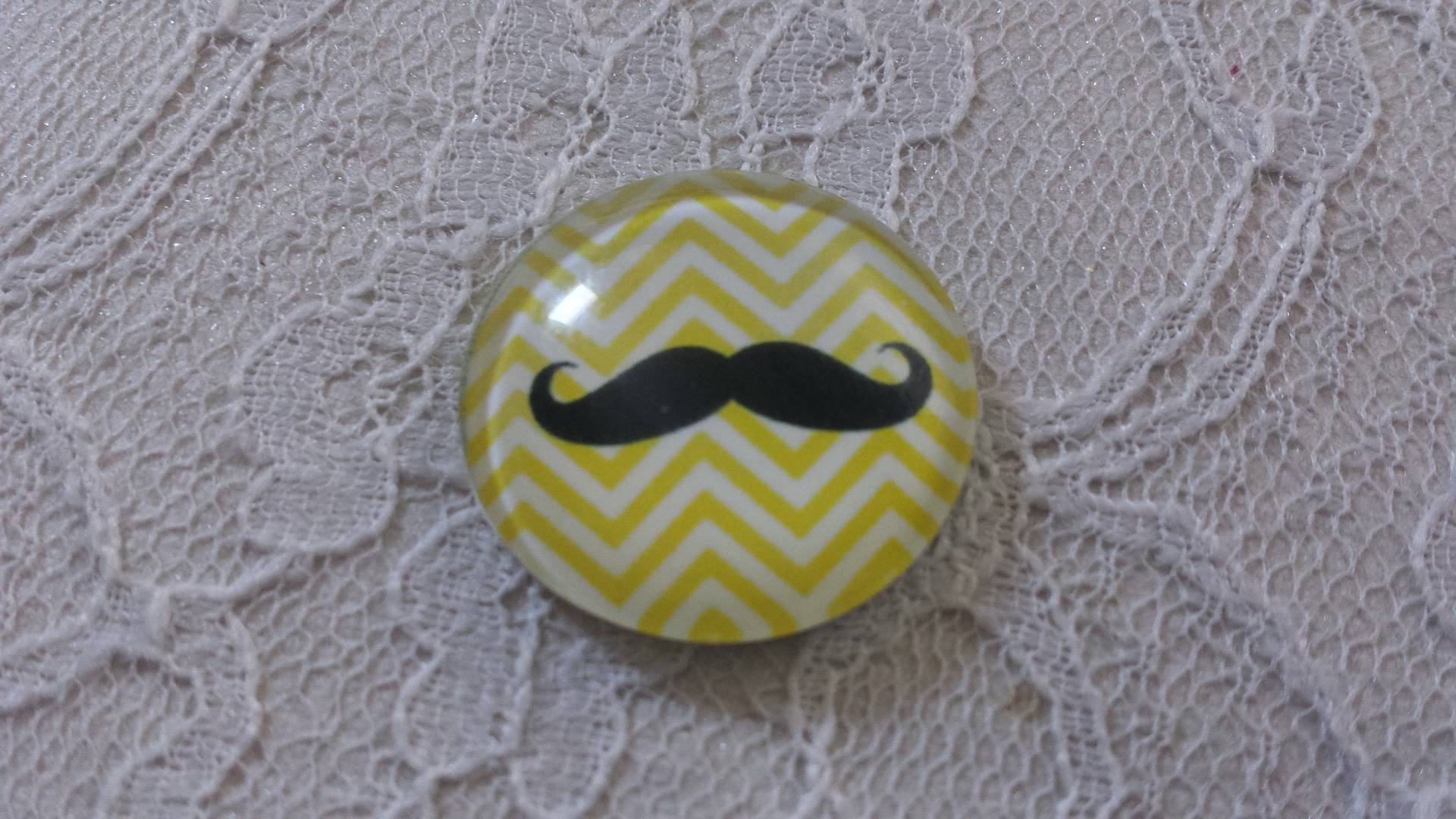 glas cabochon rund 25mm moustache 033 