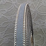 Flad grå kalveskind 10 mm x 20 cm skind og kæde
