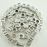 Perle carré charms alphabet N°01 lettre R métal argenté 7x7 mm