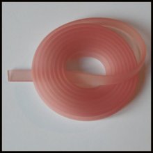 1 meter flad pvc-snor 5,8 x 1,9 mm gammel lyserød