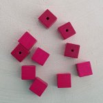 10 træperler Cube / Square 10 mm Fushia