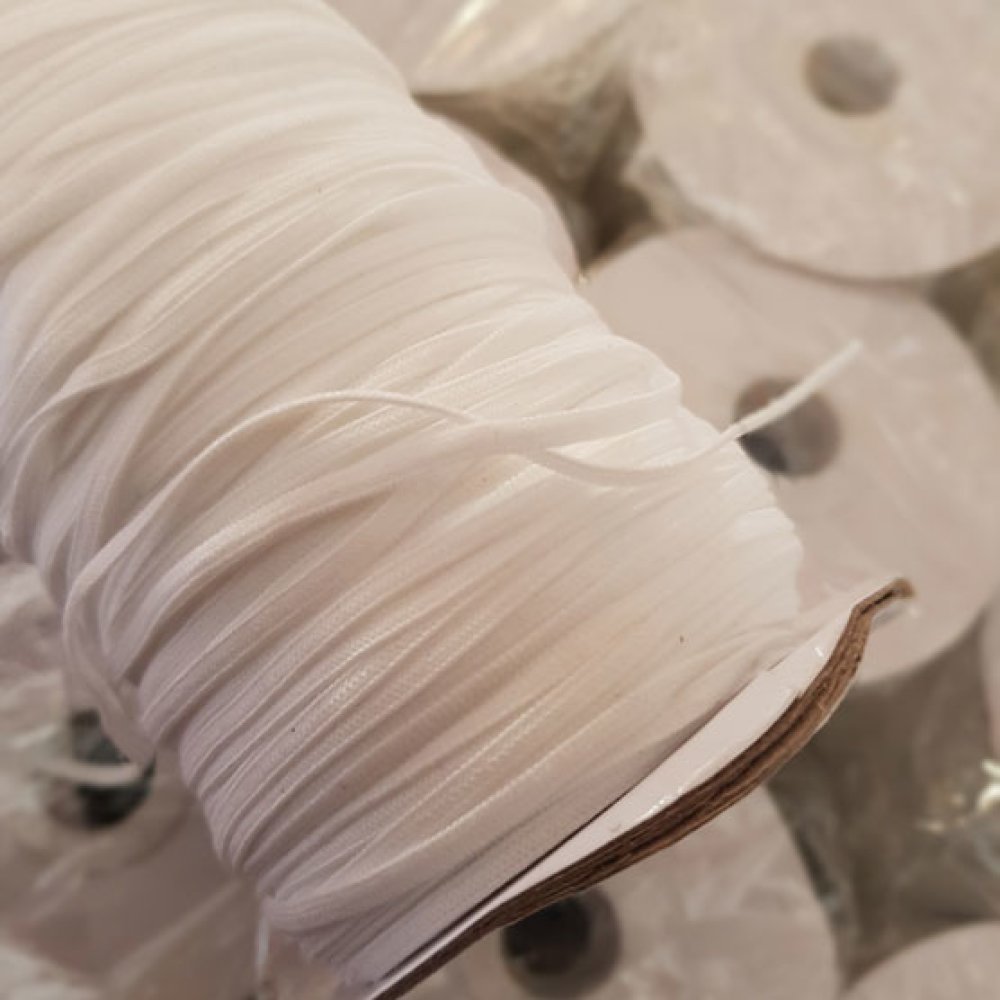 Elastisk flad maske 3 mm Hvid blødt layette pr. meter