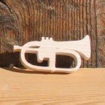 Miniature Bugle figur i massivt træ, håndlavet