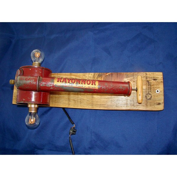 Applique ancien pulv&eacute;risateur &agrave; cire liquide 